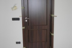 23) Krátce  po instalace obložkových zárubní a osazení dveří.