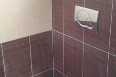 27) Po instalaci keramického obkladu je možné přistoupit k osazení zařizovacích předmětů.